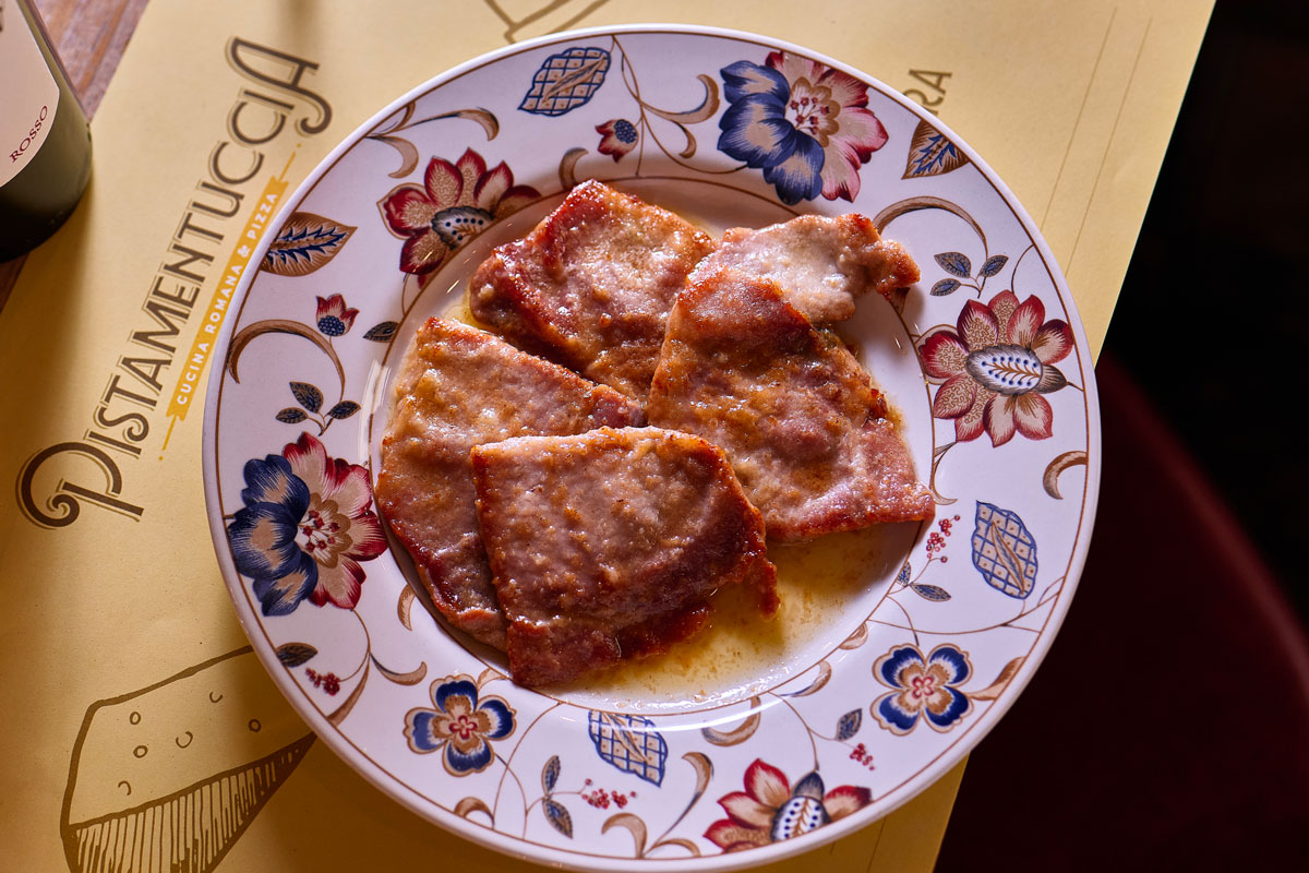 piatto di carne saltimbocca alla romana