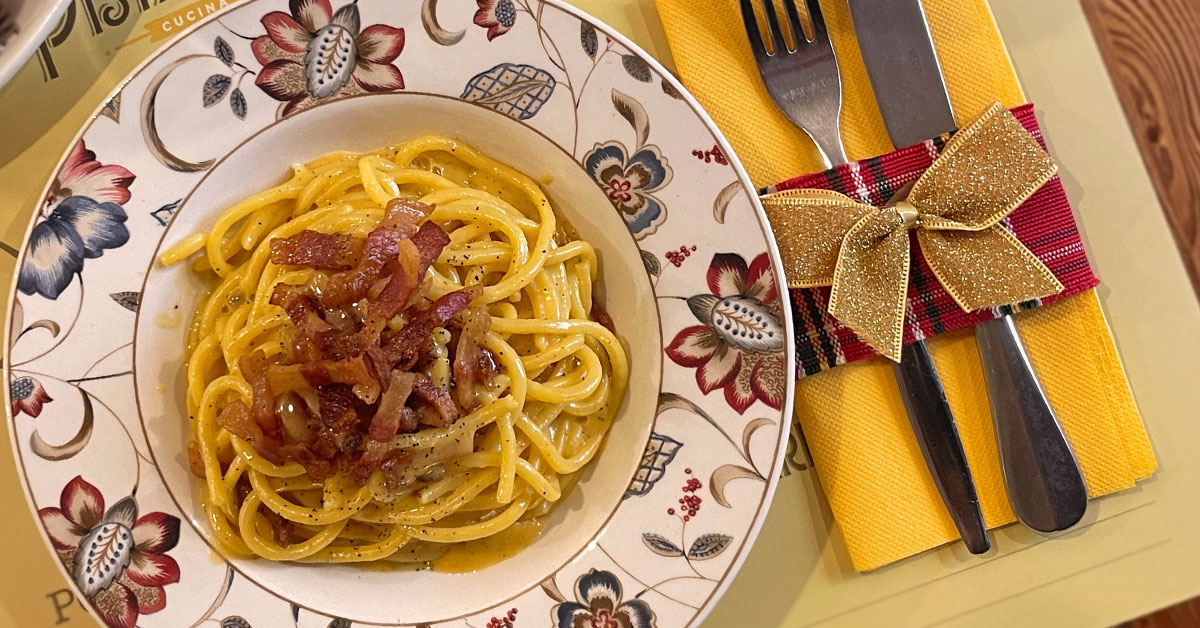 piatto di carbonara cena aziendale natalizia